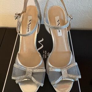 Nina Silver Heels with Glitter and Bow